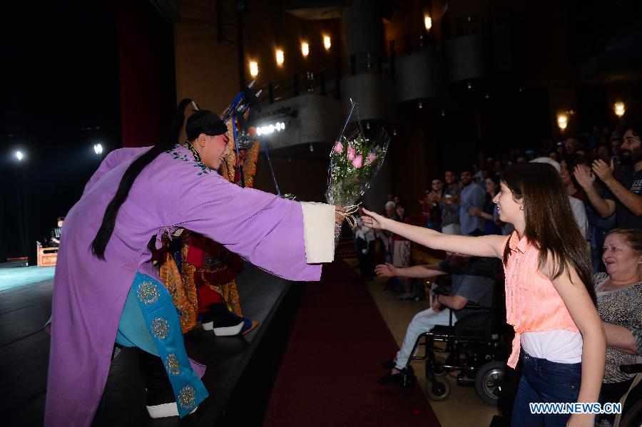 Beijing Opera troupe perform in Brazil