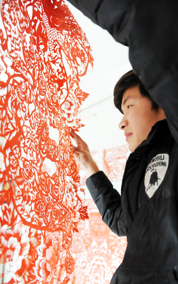 Paper cutting artist follows his dream