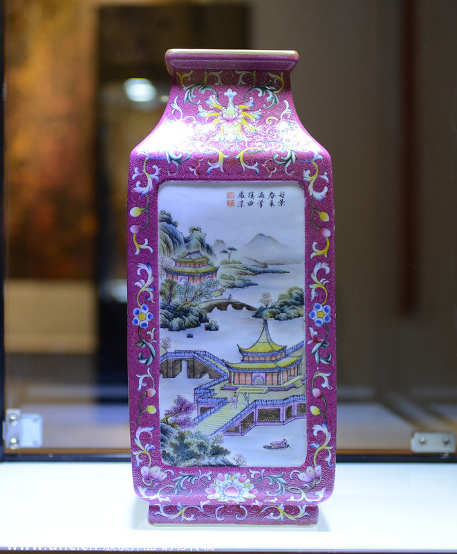 Chongqing art fair exhibits dynasty relics