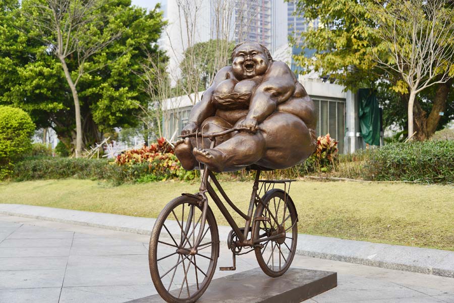 Large women brighten life in Guangzhou