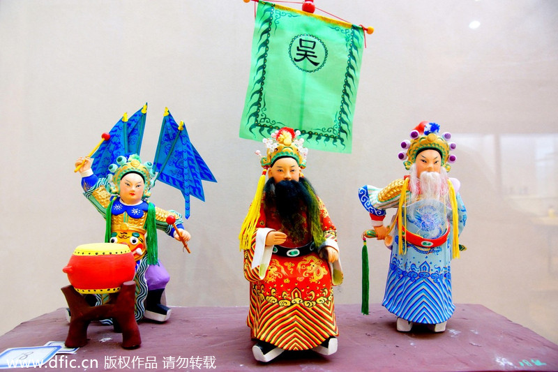 Vivid clay figurines exhibited in Nanjing