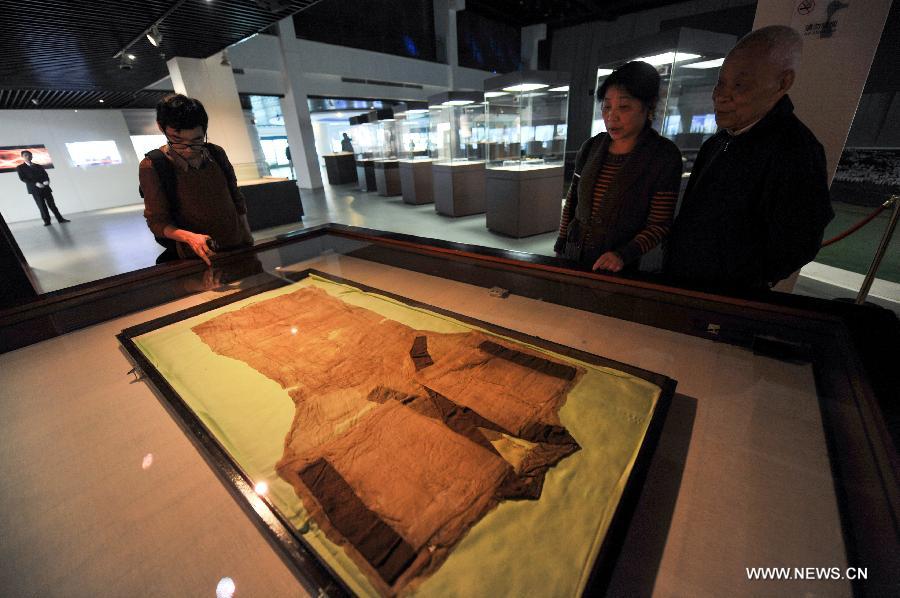 Cultural relics from ancient tombs exhibited in Changsha