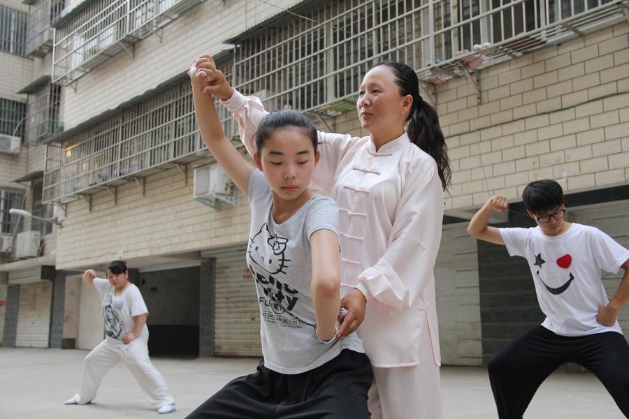 Students learn tai chi in Henan