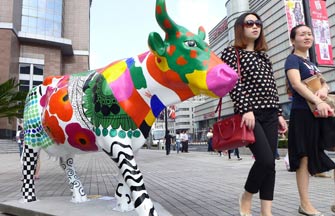 Giant French sculpture displayed in Shanghai