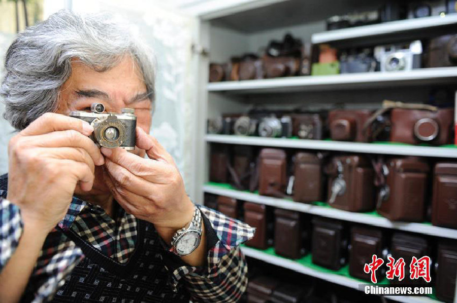 75 years old man has 800 cameras<BR>