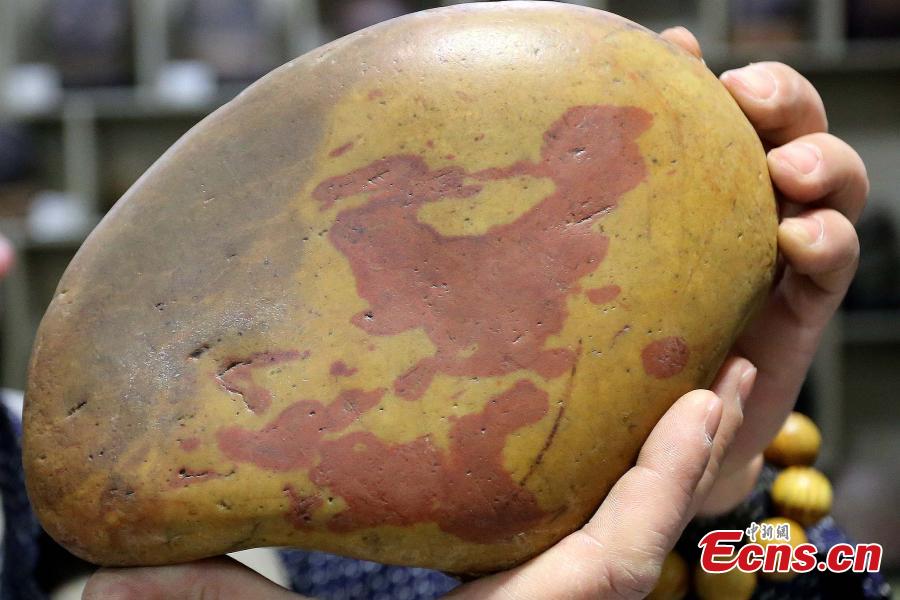 Natural markings on stone looks like map of China