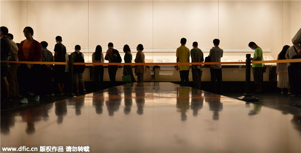 Renowned scroll painting unrolled at the Palace Museum