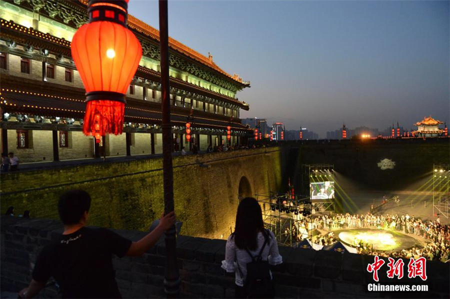 Street dance challenge held under Xi'an city wall