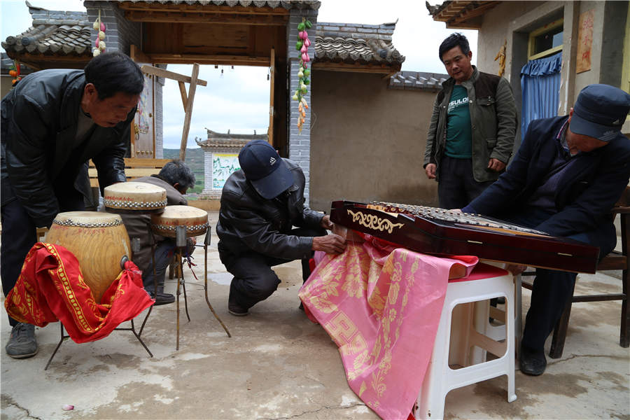 Endangered shadow play art lives on in rural China