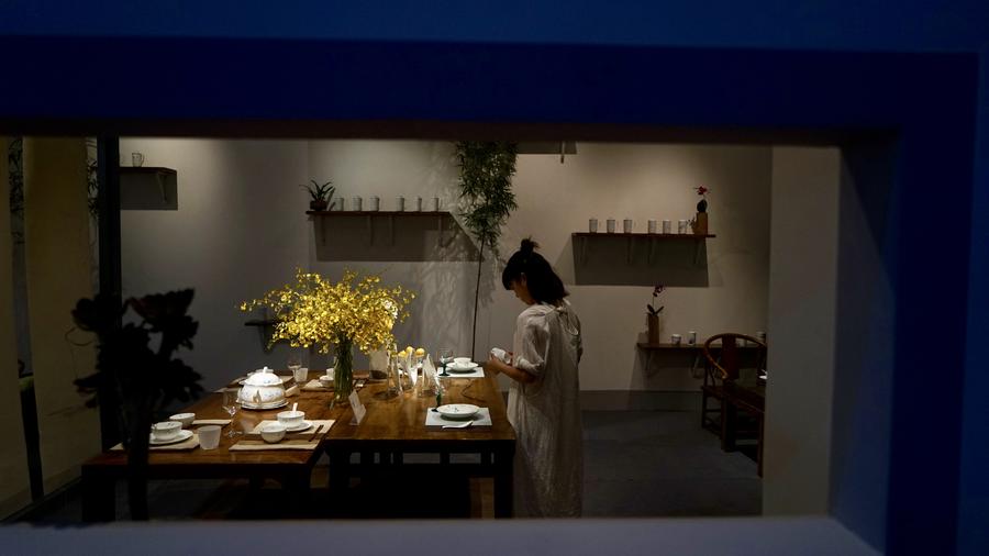 Visitors view ceramic craftworks in China Jingdezhen Int'l Ceramic Fair