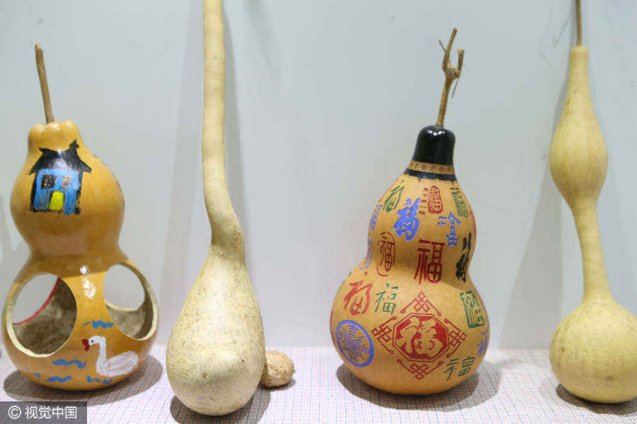 Gourd creative crafts showcased in Shanghai