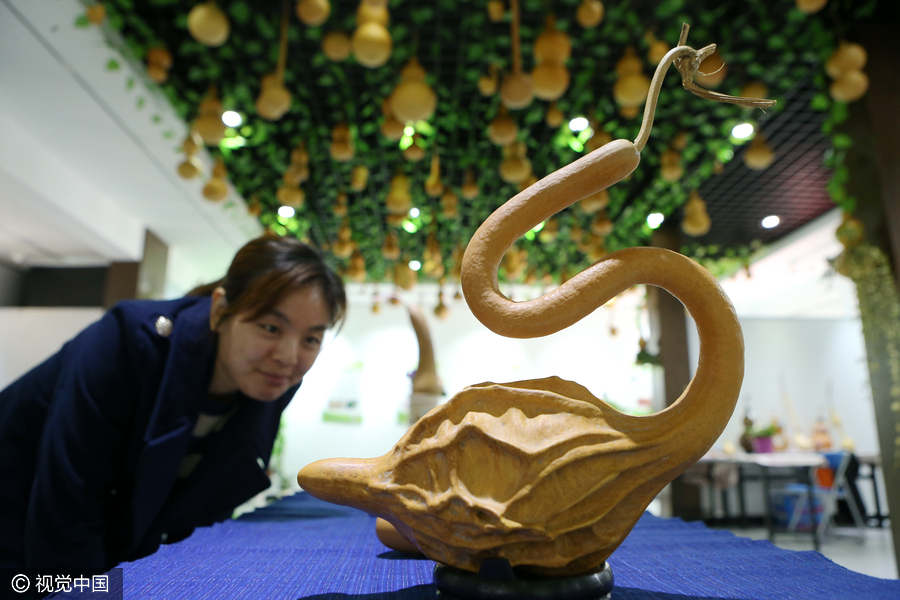 Gourd creative crafts showcased in Shanghai