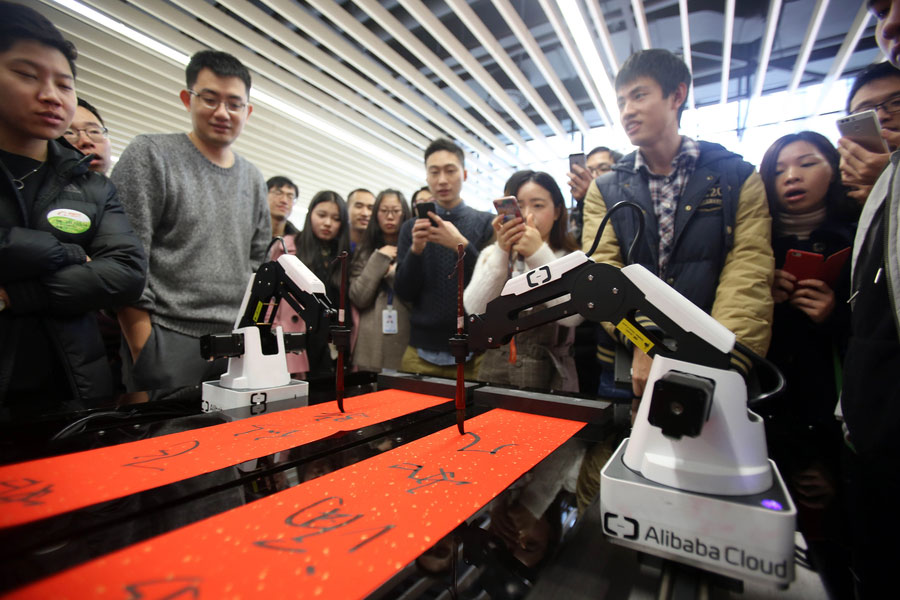 Robot writes Spring Festival couplets