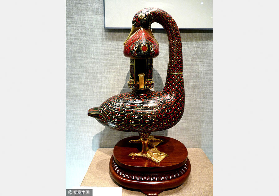 Exhibition of exquisite cloisonne enamel held in Beijing