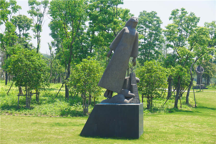 Sculptures at Haining park illustrate tide culture