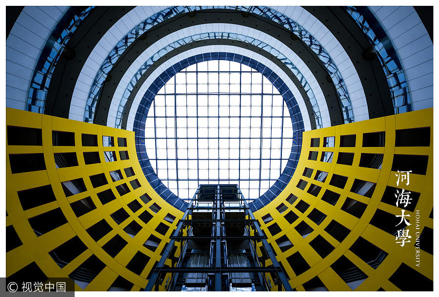 Student captures beautiful spiral stairways in Nanjing colleges