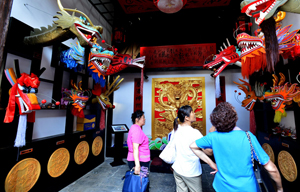 New dragon boat launched at Shangjiao village in Guangzhou