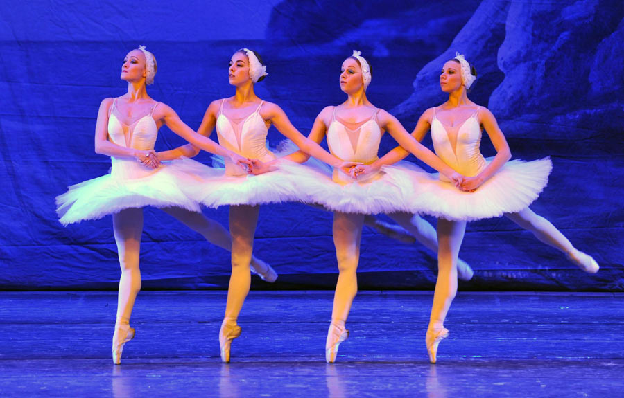 Ukraine ballet troupe brings Swan Lake to Nanning