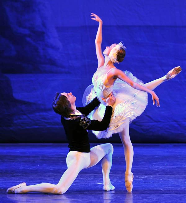 Ukraine ballet troupe brings Swan Lake to Nanning