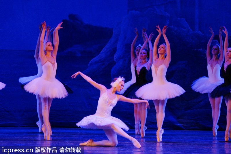 Ukraine ballet troupe brings Swan Lake to Nanning