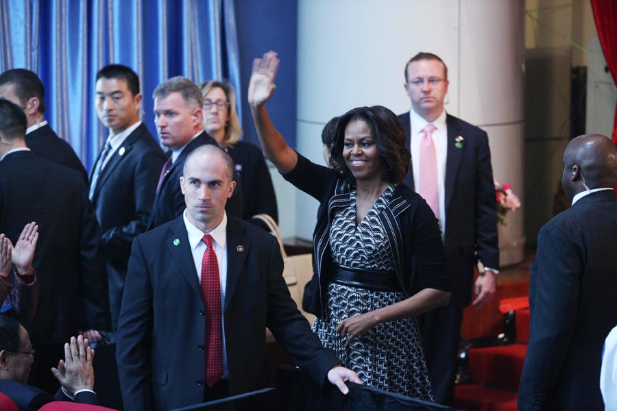 US first lady tries tai chi