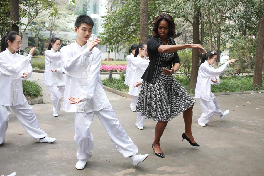 US first lady tries tai chi