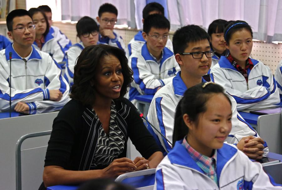 US first lady tries tai chi