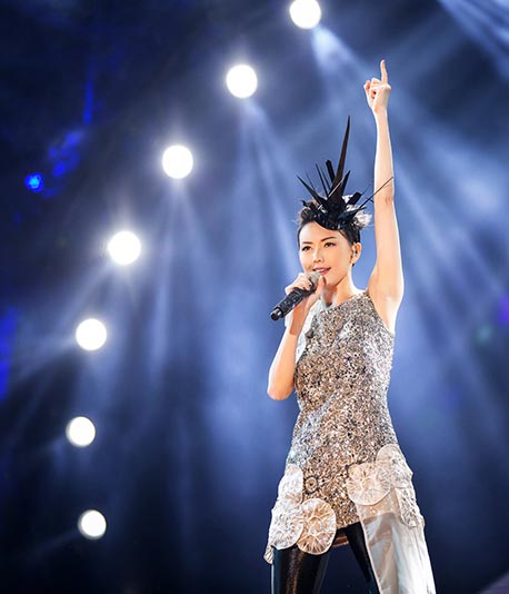 Stefanie Sun holds last concert of 2014 Asian tour