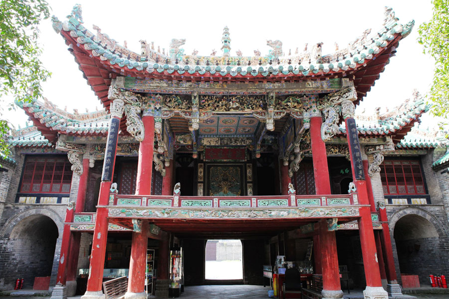 Wood carvings of gorgeous stage in Anhui