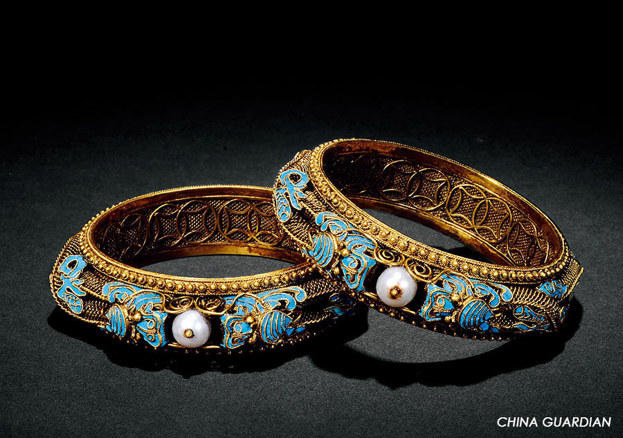 Exquisite examples of Ming and Qing jewelers' craft