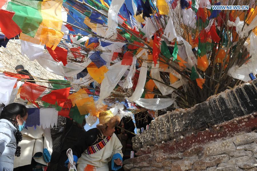 Locals celebrate New Year under Tibetan calendar in Tibet