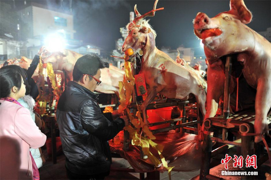 Thousands worship Jade Emperor of Heaven in Fujian