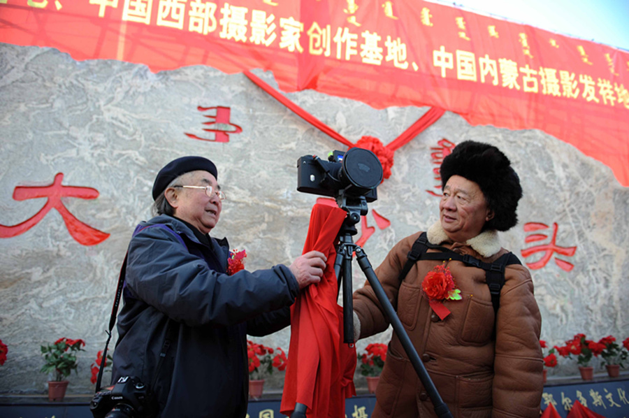 Chairman Mao Zedong's photographer dies at 88