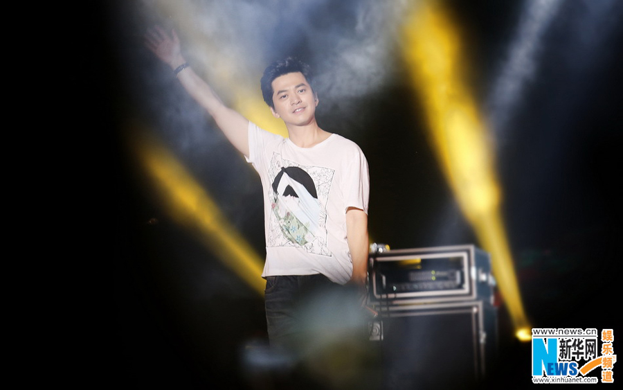 Singer Li Jian performs at concert in Changsha