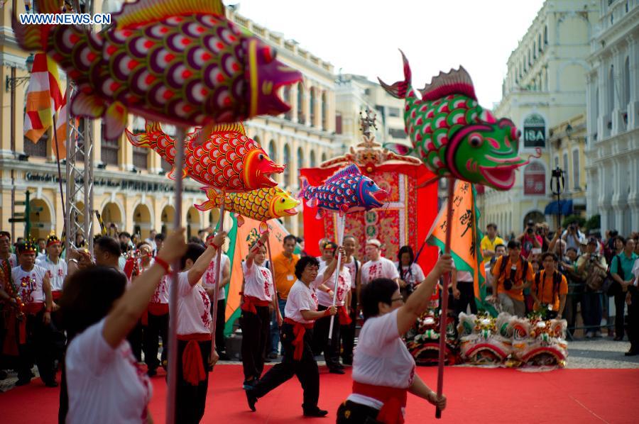 Drunken Dragon Festival held to celebrate Buddha's birthday in Macao