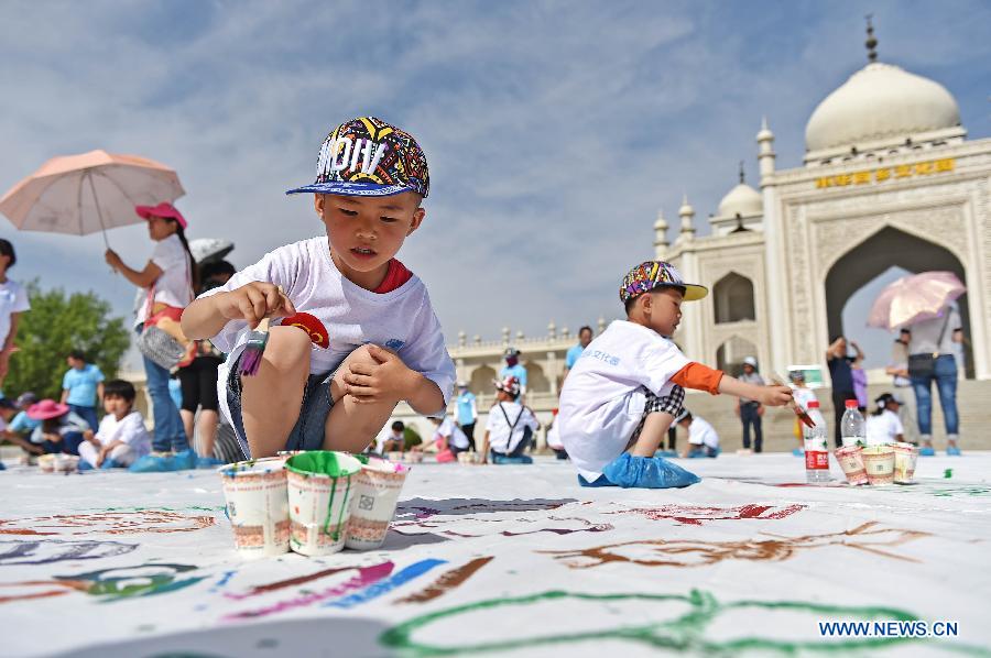 Children across China celebrate Children's Day with parents