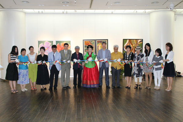 Korean 'glass art' wows Beijing