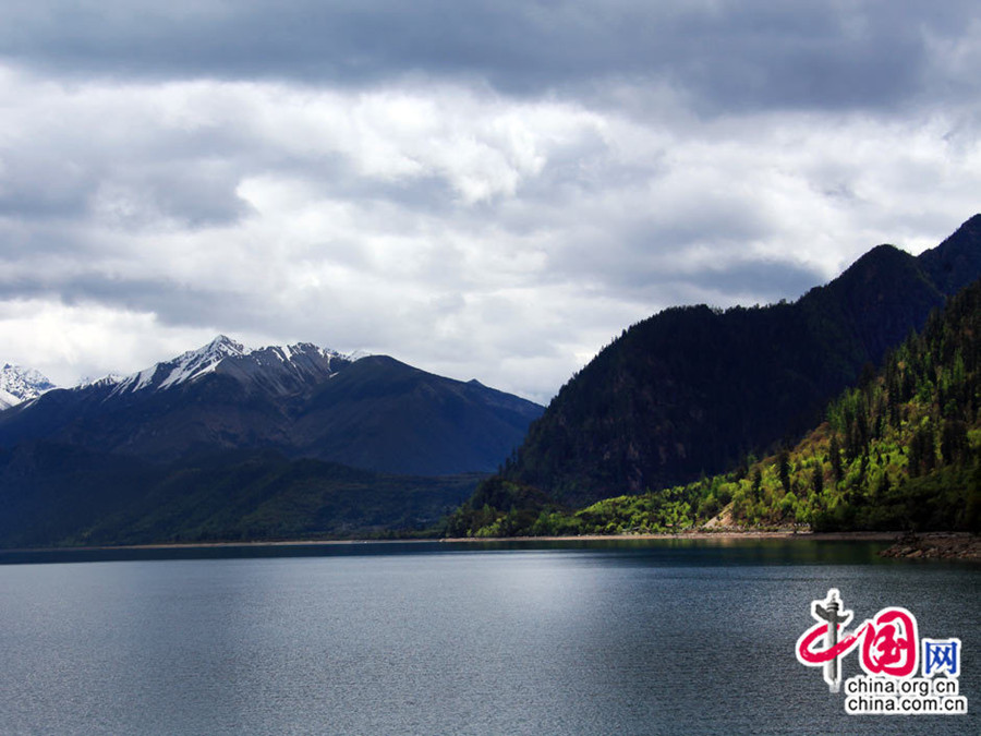 Beautiful scenery of Basum-tso Lake in Tibet