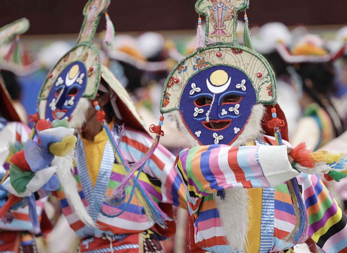 Tibetan opera and scroll painting enjoy government support