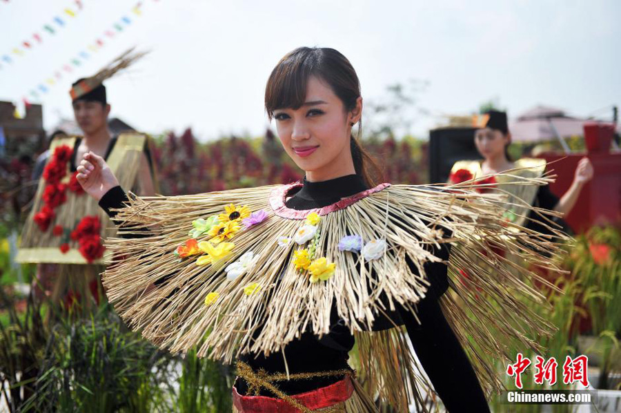 'Straw beauties' celebrate Rice Culture Festival in NE China