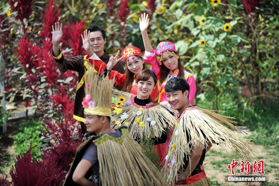 'Straw beauties' celebrate Rice Culture Festival in NE China