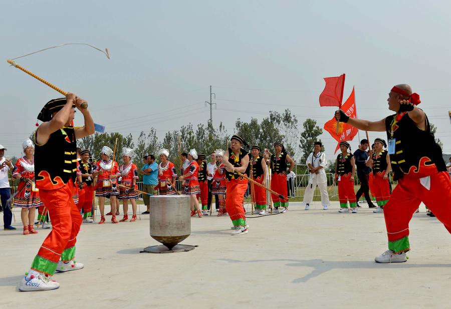 2,000 contestants attend top spining contest in C China