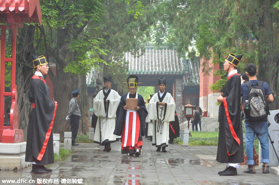 Ritual commemorates Confucius' 2,566th birthday in Beijing