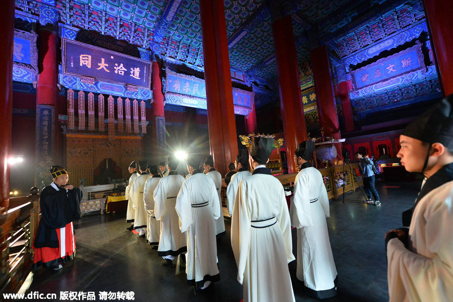 Ritual commemorates Confucius' 2,566th birthday in Beijing