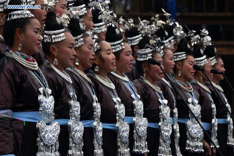 Dong ethnic group singers sing Ka Lau chorus at contest