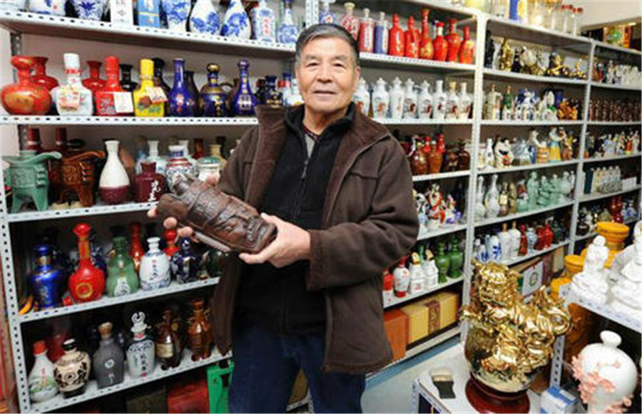 Man collects 10,000 drinking vessels in NE China