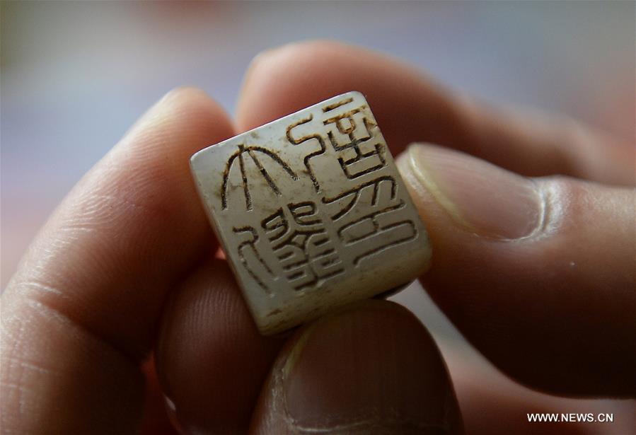 Relics inside coffin in 2,000-year-old tomb of Haihunhou