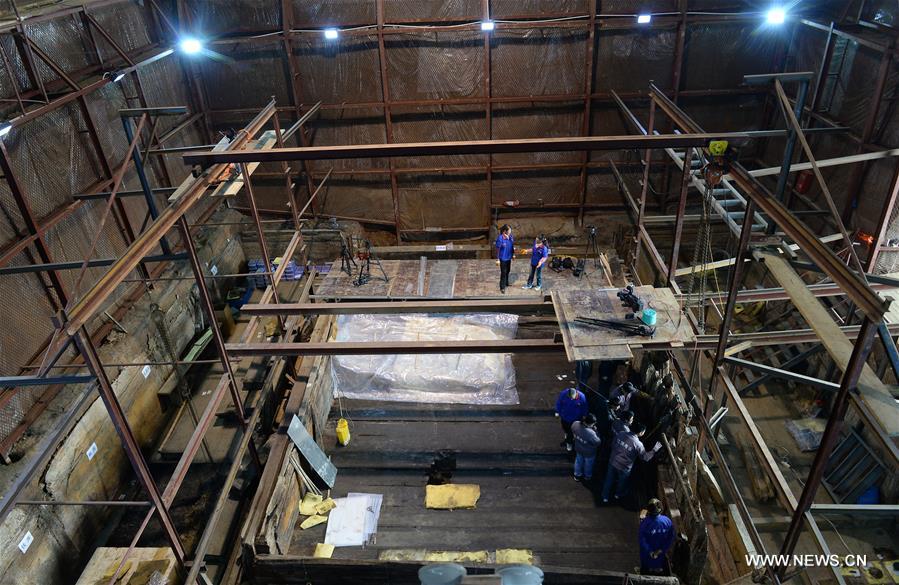 Relics inside coffin in 2,000-year-old tomb of Haihunhou