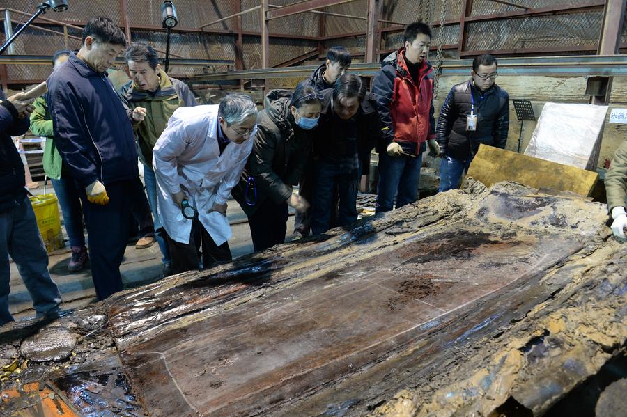 External coffin lid of 2,000-year-old Chinese tomb opened