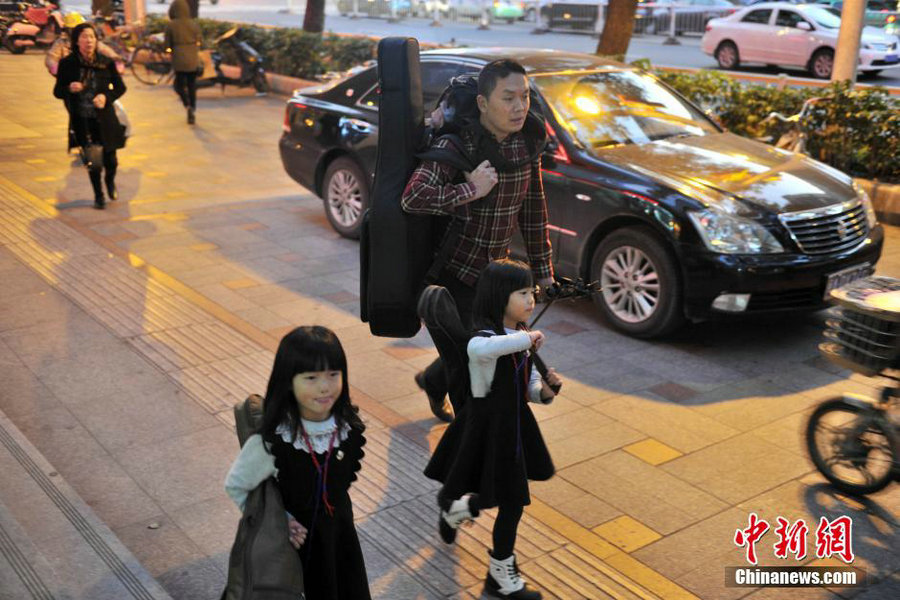 Six-year-old twin street musicians tour with their father